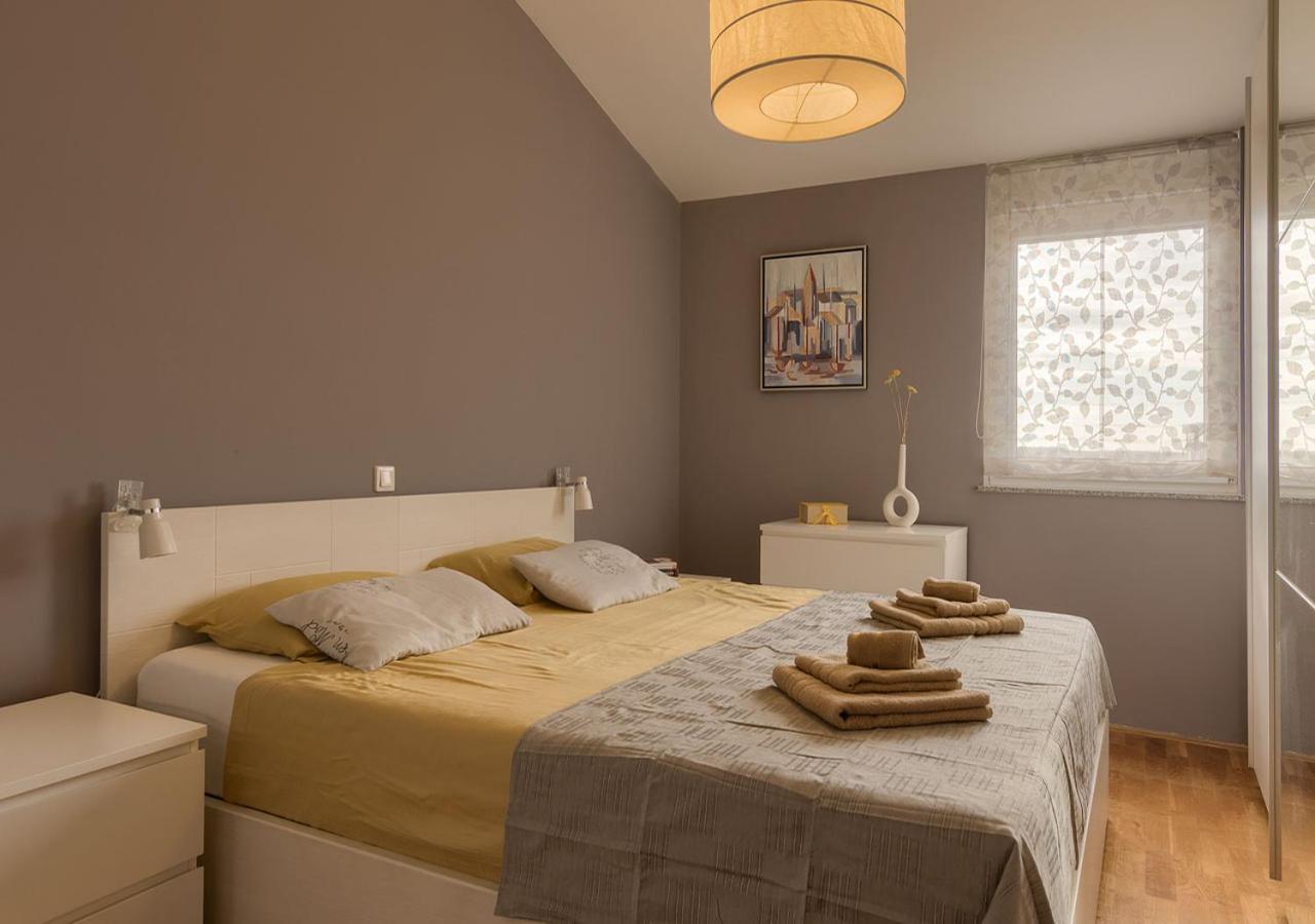 Apartment Leki - Newly Renovated, Modern City Spot プーラ エクステリア 写真