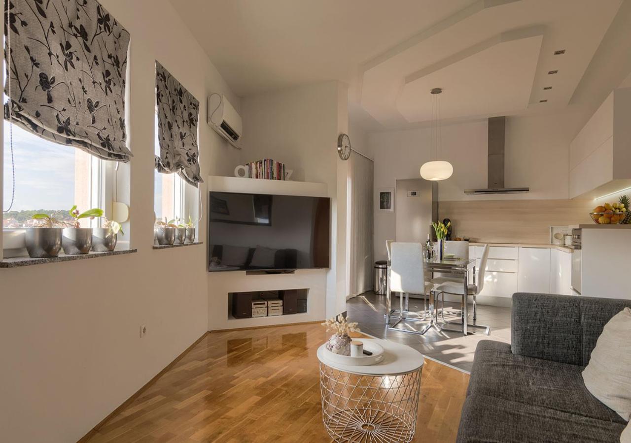 Apartment Leki - Newly Renovated, Modern City Spot プーラ エクステリア 写真