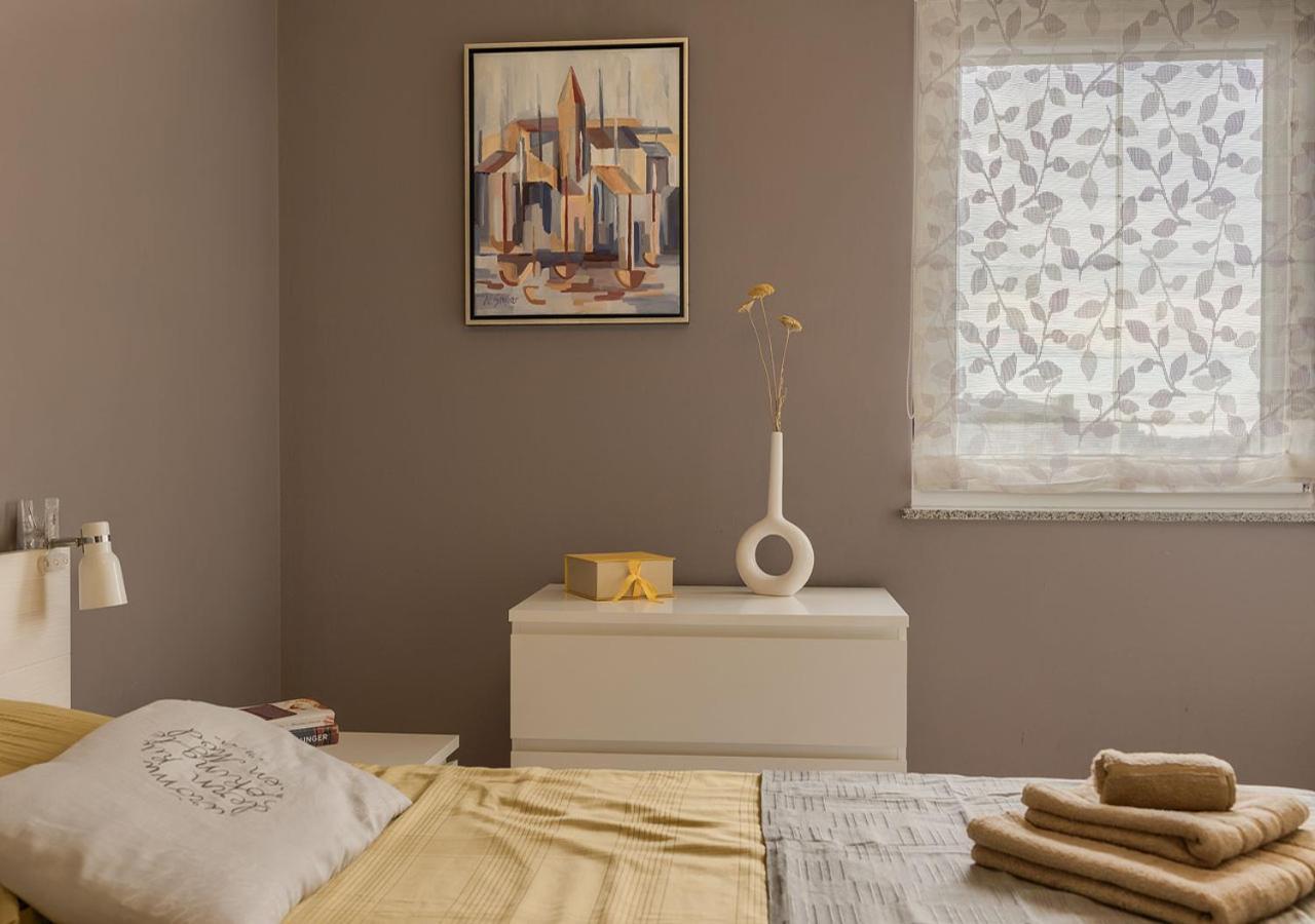 Apartment Leki - Newly Renovated, Modern City Spot プーラ エクステリア 写真